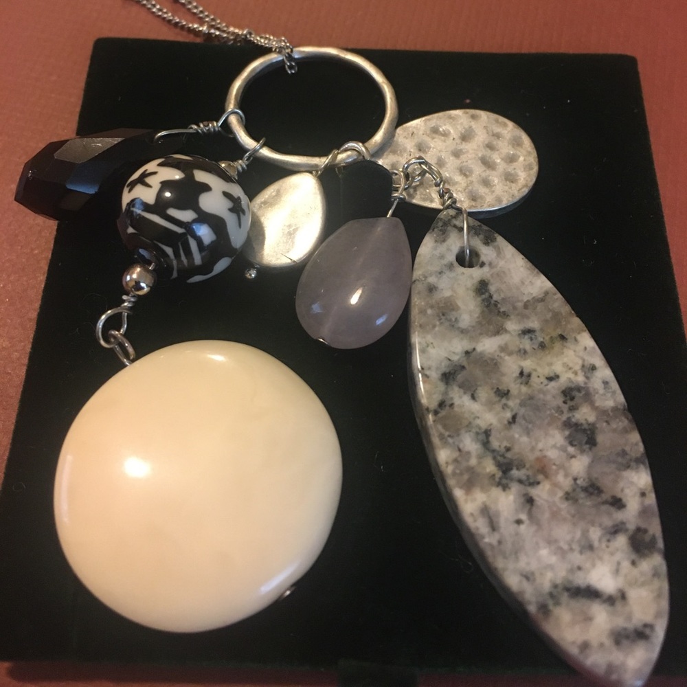 17in Silver Tone Textured Pendants Necklace